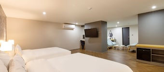 Brown Dot Hotel Minam