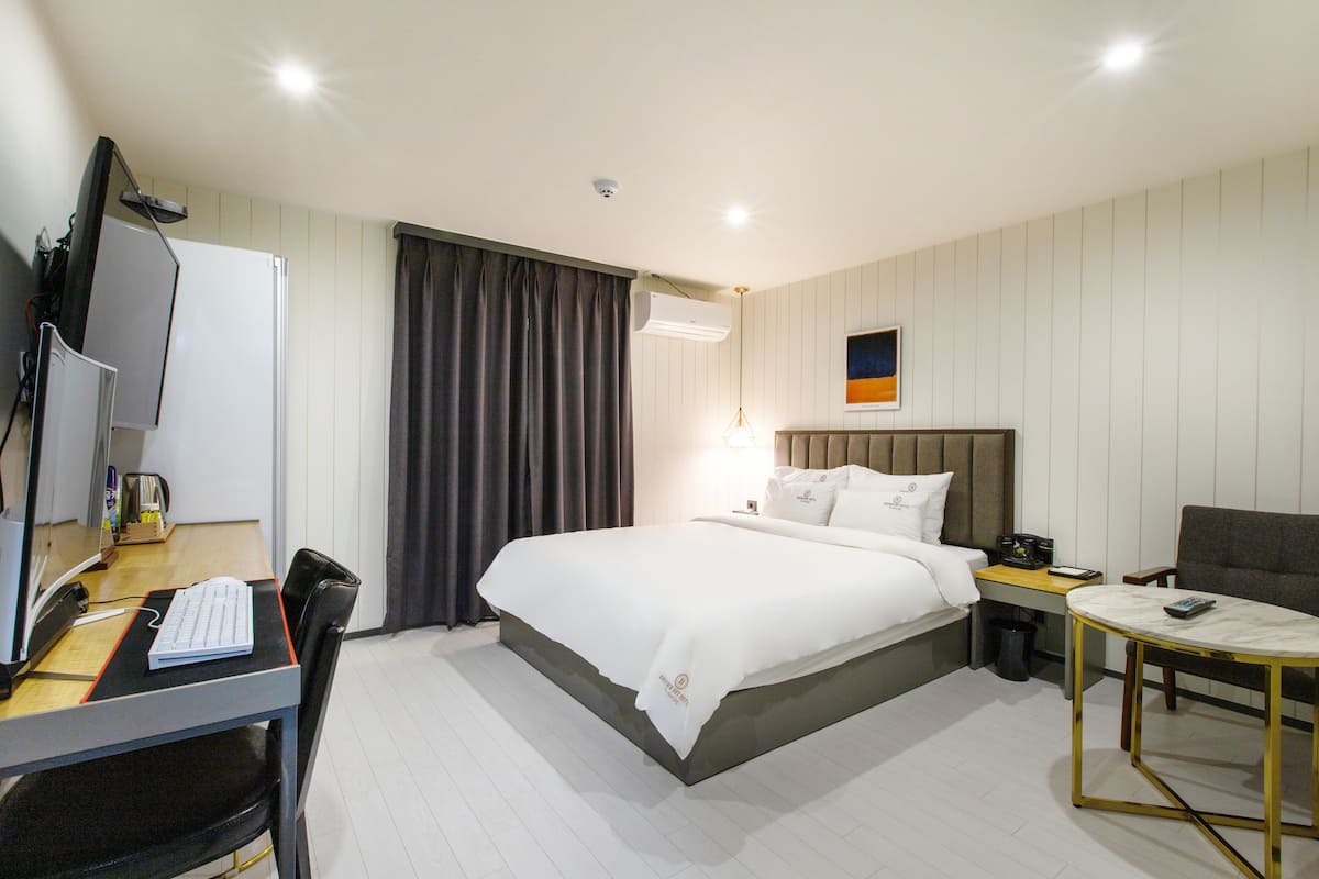 1 habitación, ropa de cama de alta calidad y decoración personalizada