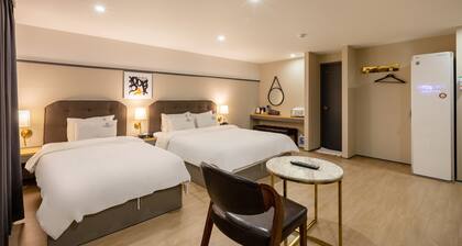 Brown Dot Hotel Minam