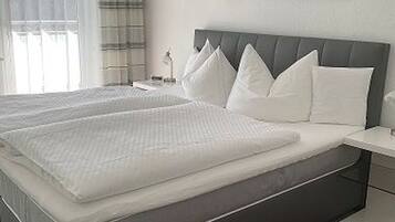 2 Schlafzimmer, Reisekinderbett, WLAN, Bettwäsche