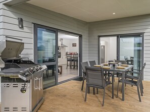 Outdoor dining - Seabliss - Cooks Beach Holiday Home (Cooks Beach)