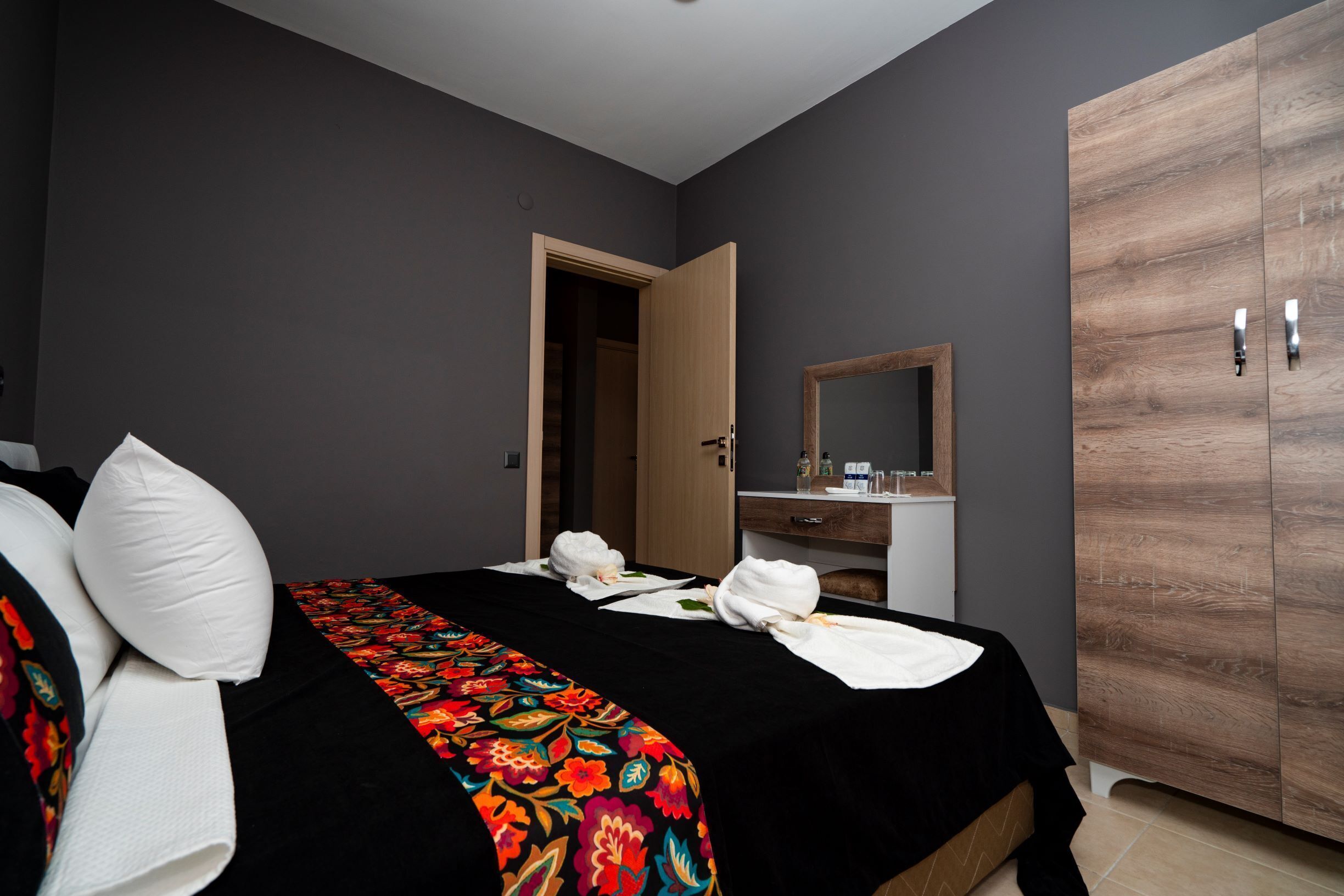 comfort suite, 1 bedroom | laptop workspace, free wifi, bed sheets