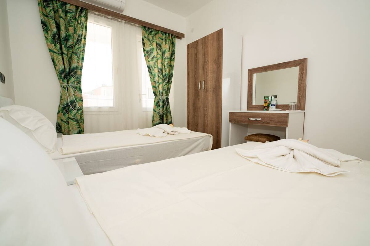 Laptop workspace, free WiFi, bed sheets