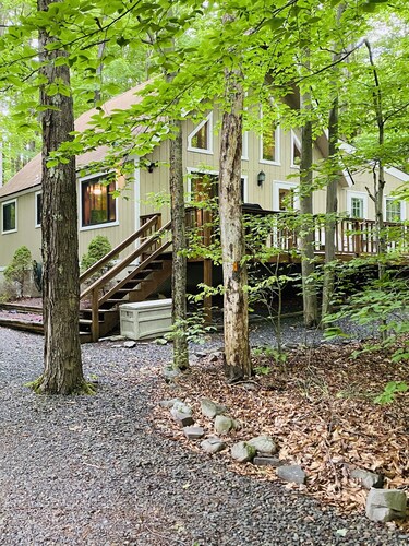 Pocono retreat, arrowhead lake beautiful chalet 
