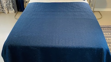 1 slaapkamer, een strijkplank/strijkijzer, gratis wifi, beddengoed