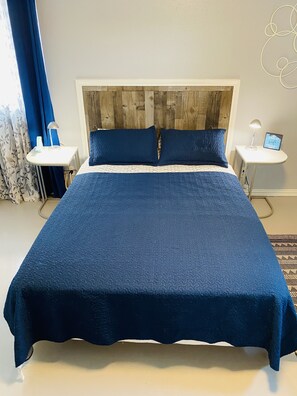 1 slaapkamer, een strijkplank/strijkijzer, gratis wifi, beddengoed