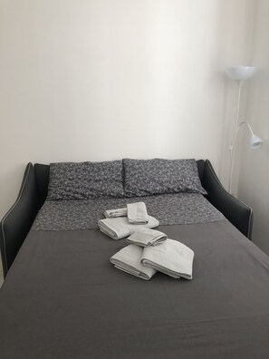 1 bedroom, iron/ironing board, WiFi, bed sheets - Two Ale - New court house in Trieste (Trieste)