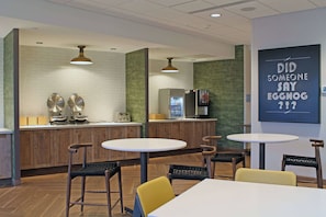 Free daily full breakfast  - Fairfield Inn & Suites by Marriott St. Louis South (St. Louis)