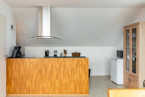 Fridge, microwave, oven, dishwasher - Fewo Seeblick - Haus Alexander (Meersburg)