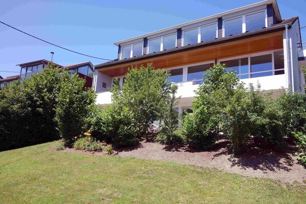 Unclassified image, 1 of 44, button