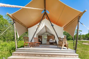 Stargazer Tent, Private Bathroom | Ropa de cama de alta calidad, camas con efecto memoria y ropa de cama
