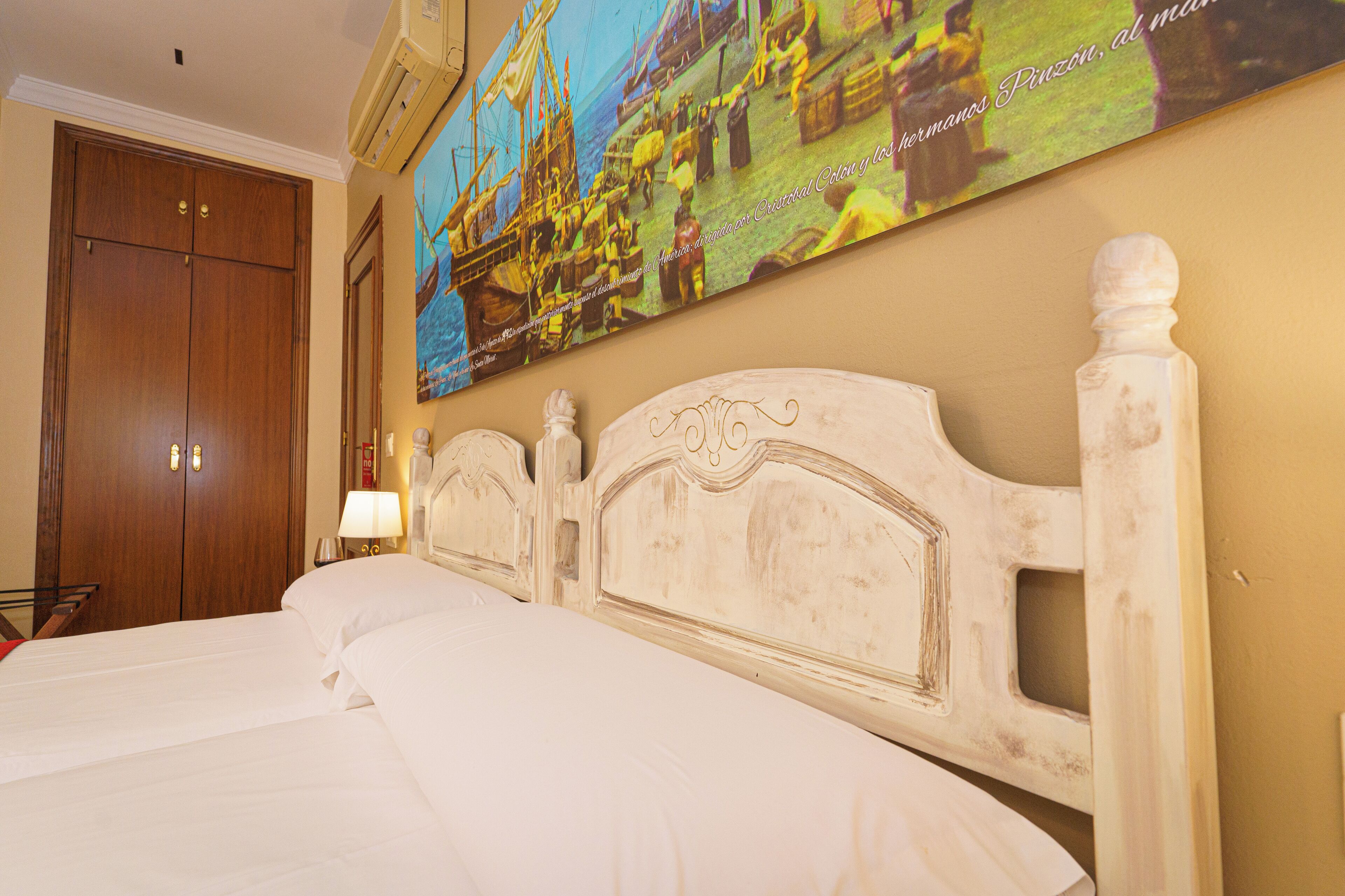 city double room | minibar, desk, laptop workspace, soundproofing