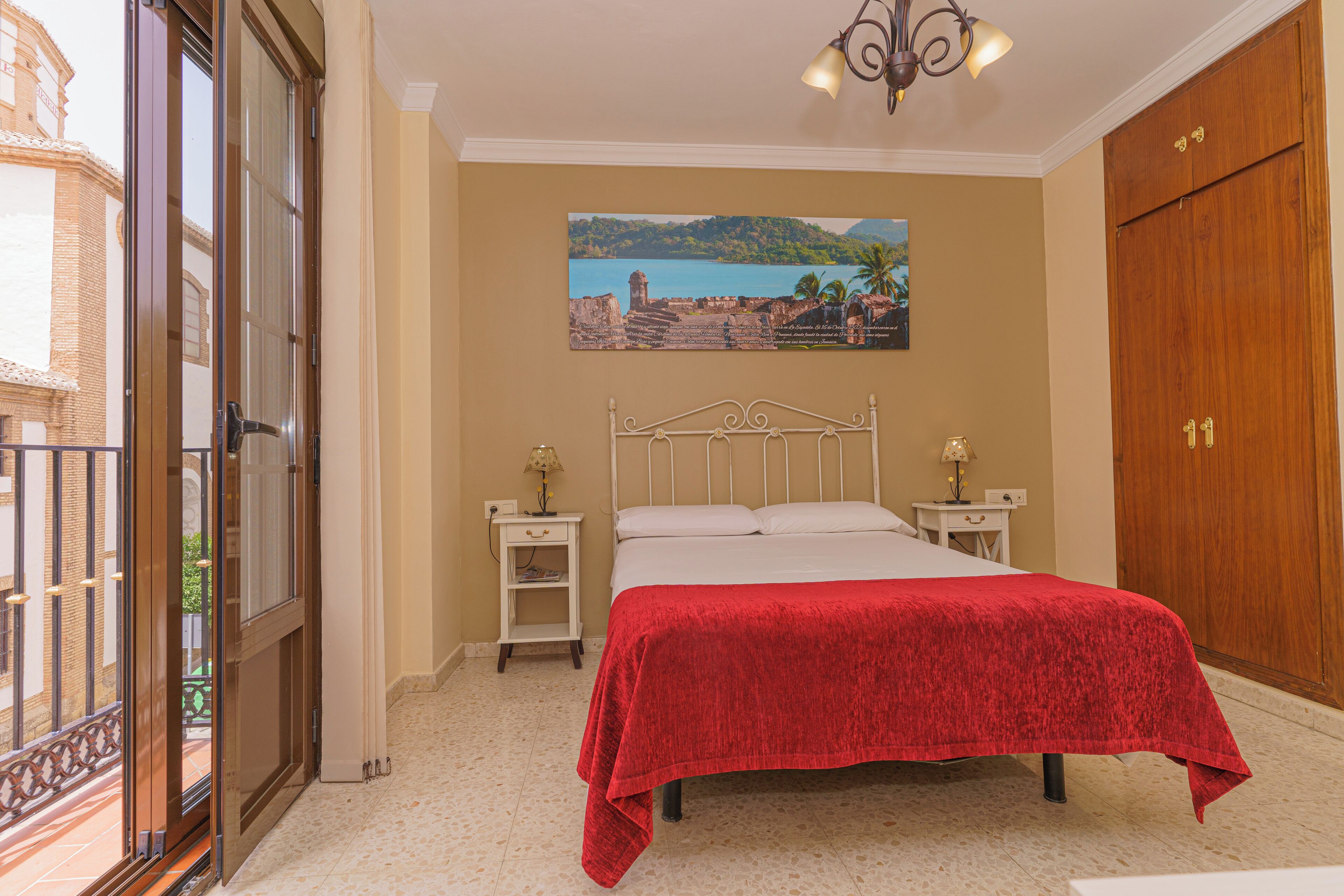 city double room | minibar, desk, laptop workspace, soundproofing