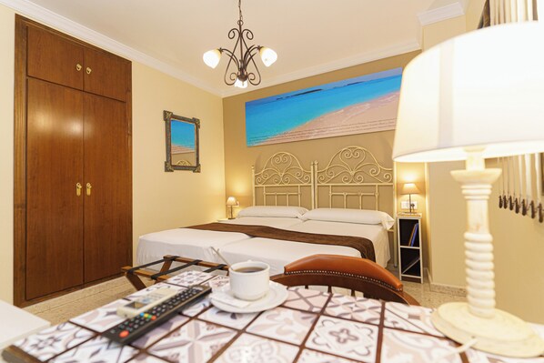 Basic Double Room, 2 Twin Beds | Minibar, desk, laptop workspace, soundproofing