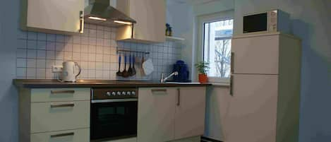 Appartamento, 2 camere da letto, patio | Cucina privata | Frigorifero, microonde, forno, piano cottura