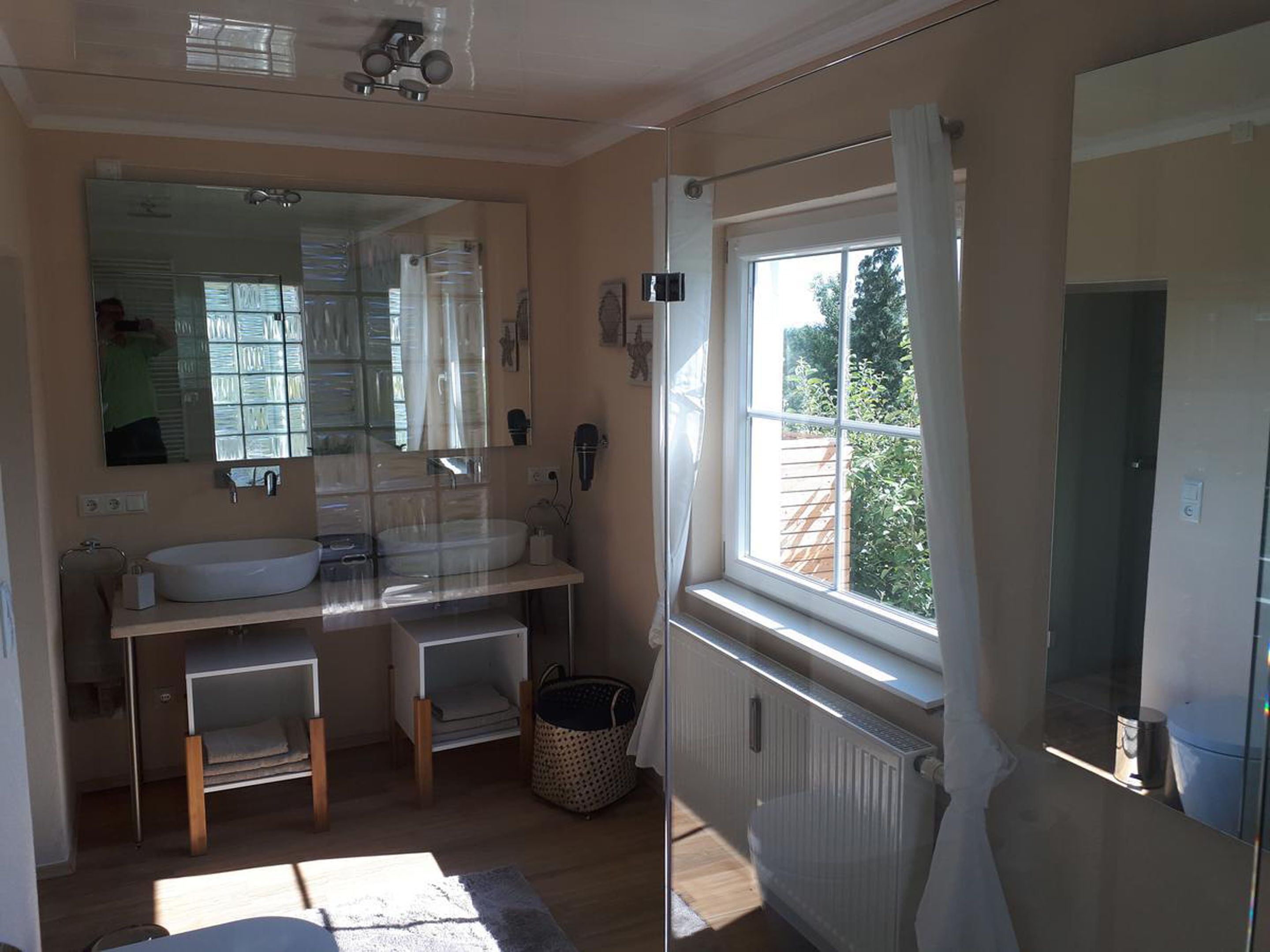 Appartement, bubbelbad | Badkamer | Een douche, een haardroger