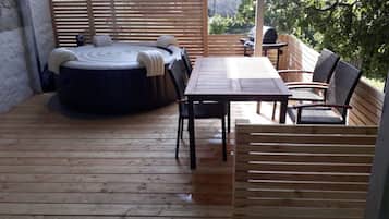 Bồn tắm spa ngoài trời