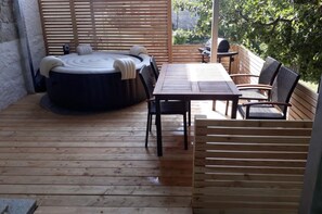 Outdoor spa tub - Mama Roserl (Hauzenberg)