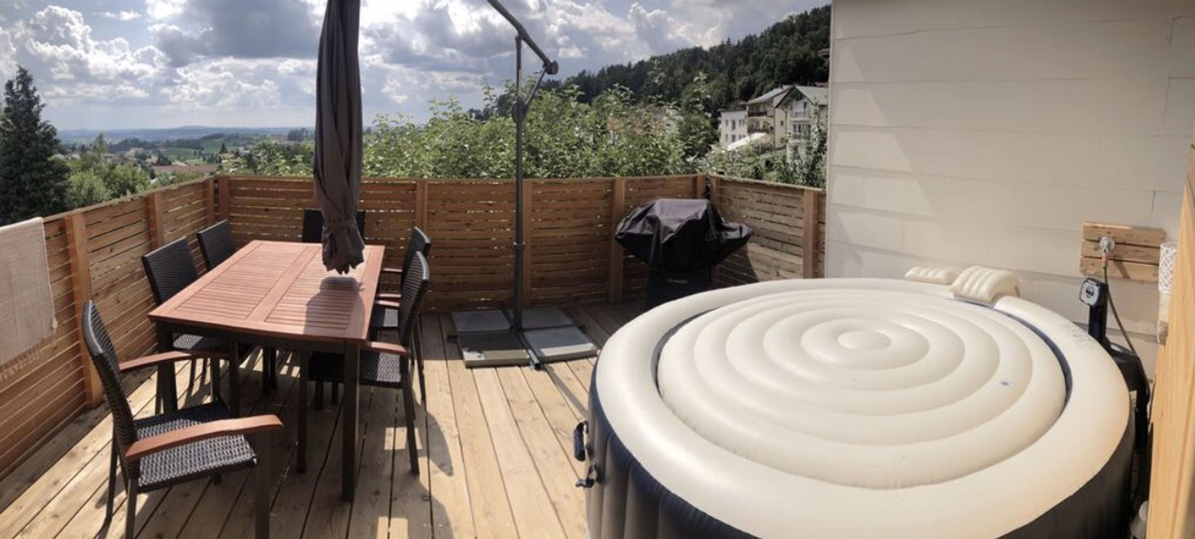 Tina de hidromasaje al aire libre