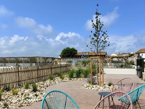 Terrace/patio - Quiet 1-bedroom apt with terrace and pool access by the lake (Le Barcarès)