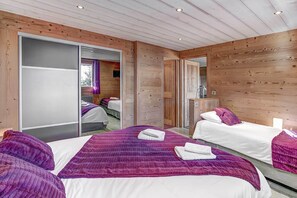 2 habitaciones, tabla de planchar con plancha y cuna de viaje