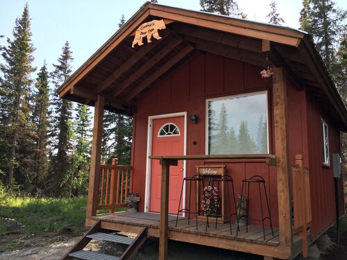 Casey’s Bear Den is a cozy cabin near Johnson Lake and the Kasilof River 