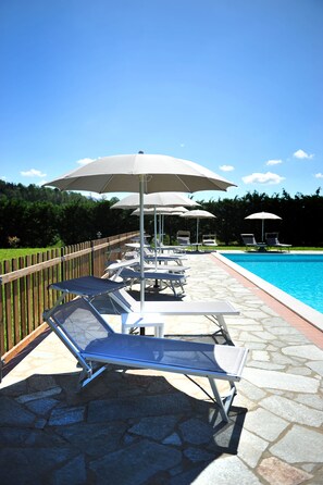 Sesongbasert utendørsbasseng