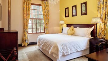 Cottage (Bergview) | 4 bedrooms, in-room safe, desk, iron/ironing board