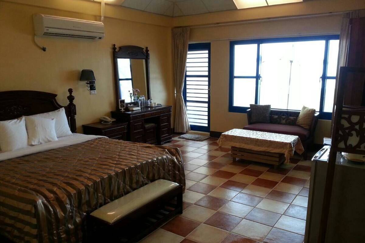 Minibar, blackout curtains, free WiFi, bed sheets
