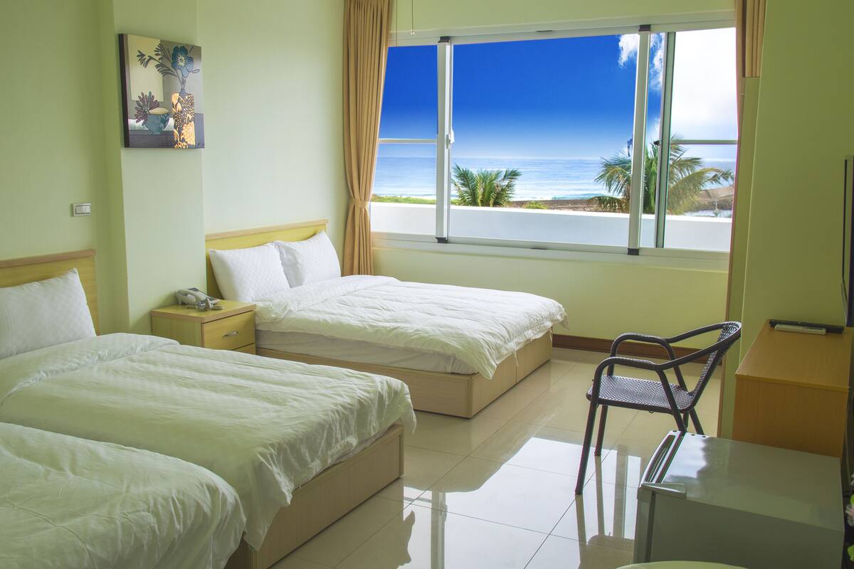Minibar, blackout curtains, free WiFi, bed sheets