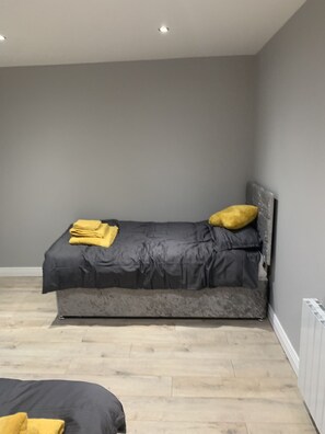 Departamento, varias camas | Sala de estar