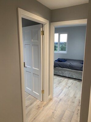 2 bedrooms, iron/ironing board, free WiFi, bed sheets - Private Central Apartment Near Kilcullen (Calverstown)
