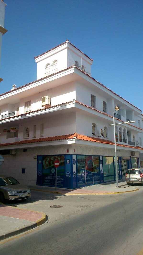 المنشأة من الخارج