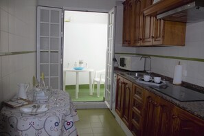 Fridge, microwave, coffee/tea maker, toaster
