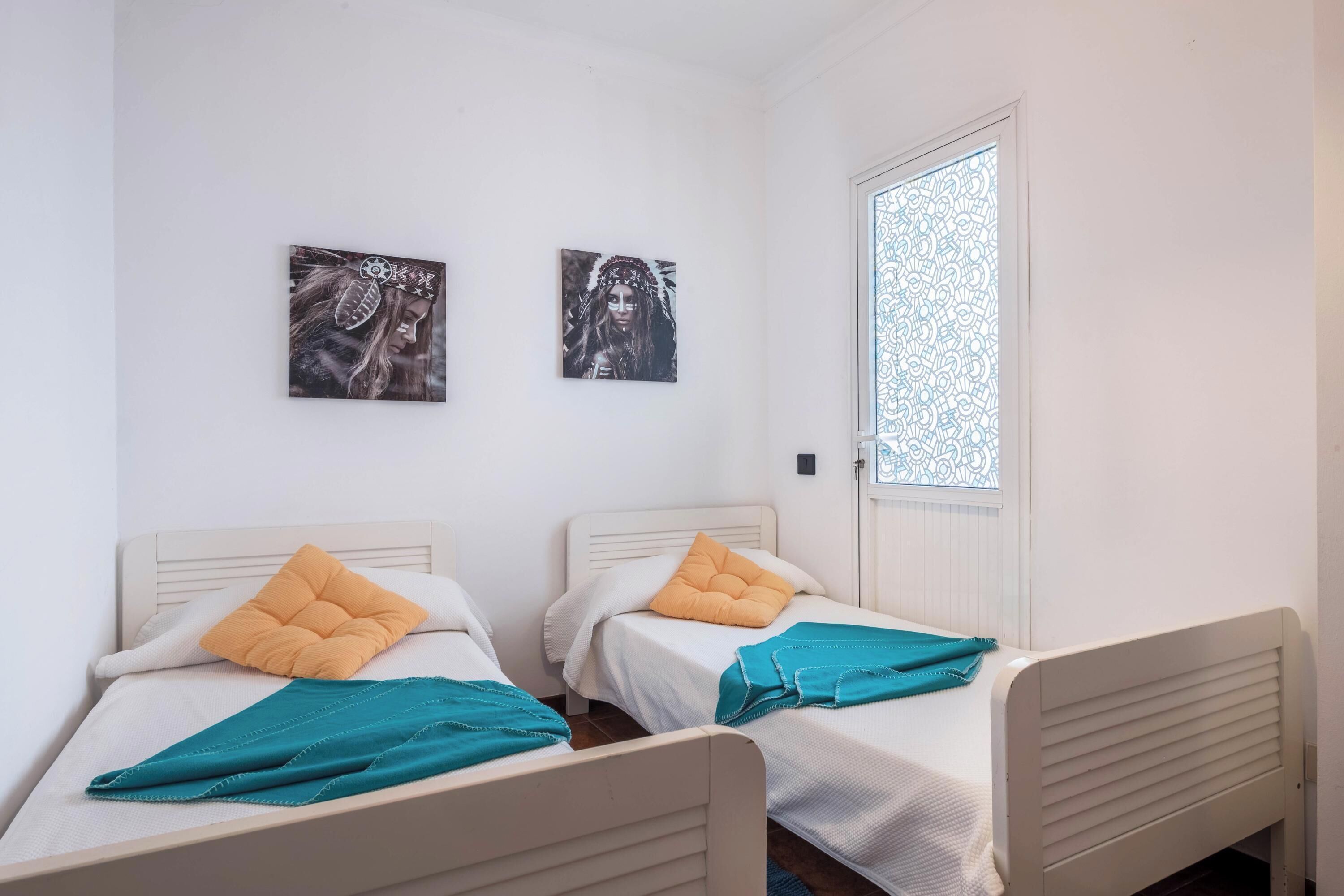 2 slaapkamers, een strijkplank/strijkijzer, gratis wifi, beddengoed