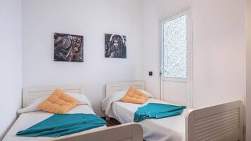 2 slaapkamers, een strijkplank/strijkijzer, gratis wifi, beddengoed