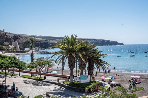 Oceanfront Beach Apartment "SPR Playa San Juan" with Terrace & Wi-Fi