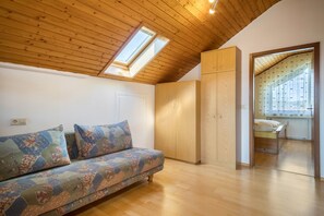 1 habitación, tabla de planchar con plancha, wifi gratis y ropa de cama 