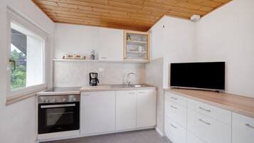 Frigorifero, forno, piano cottura, macchina per tè/caffè