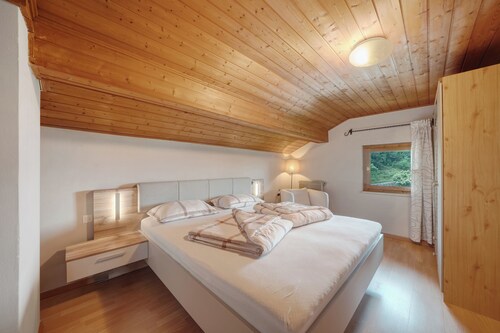 Ferienwohnung "Bergblick" mit Dachterrasse, Garten mit Pool