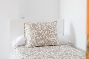 3 chambres, fer et planche à repasser, Wi-Fi gratuit, draps fournis