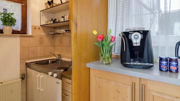 Fridge, microwave, stovetop, coffee/tea maker