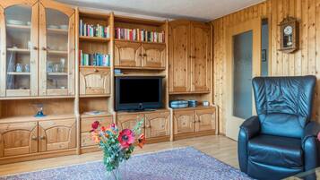 Fernseher, DVD-Player, Stereoanlage