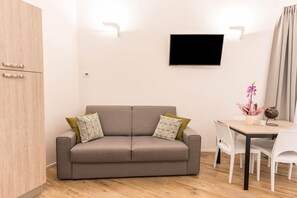 TV - Rhytm Studio Apartment (Arco)