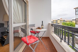 Outdoor dining - Apartment 'Escadinhas' with Private Terrace, Balcony and Wi-Fi (Lagos)