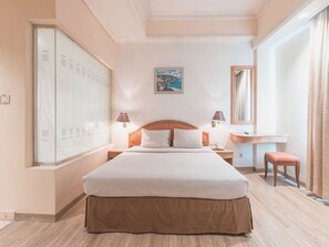 Escrivaninha, quartos à prova de som, roupa de cama