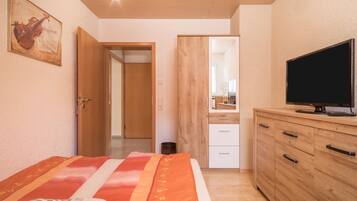 2 Schlafzimmer, BĂŒgeleisen/BĂŒgelbrett, kostenloses WLAN, BettwĂ€sche
