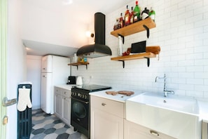 Réfrigérateur, four, plaque de cuisson, lave-vaisselle