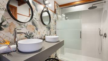 Bathtub, hair dryer, towels