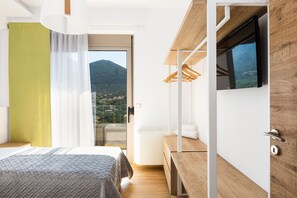 3 chambres, coffre-fort, fer et planche à repasser